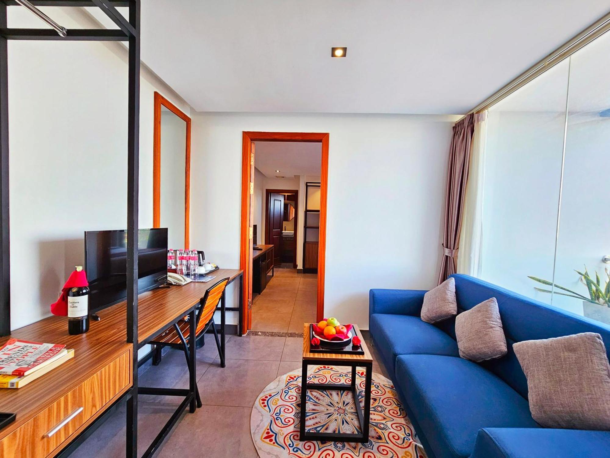 Le Botum Hotel Phnom Penh Exterior photo