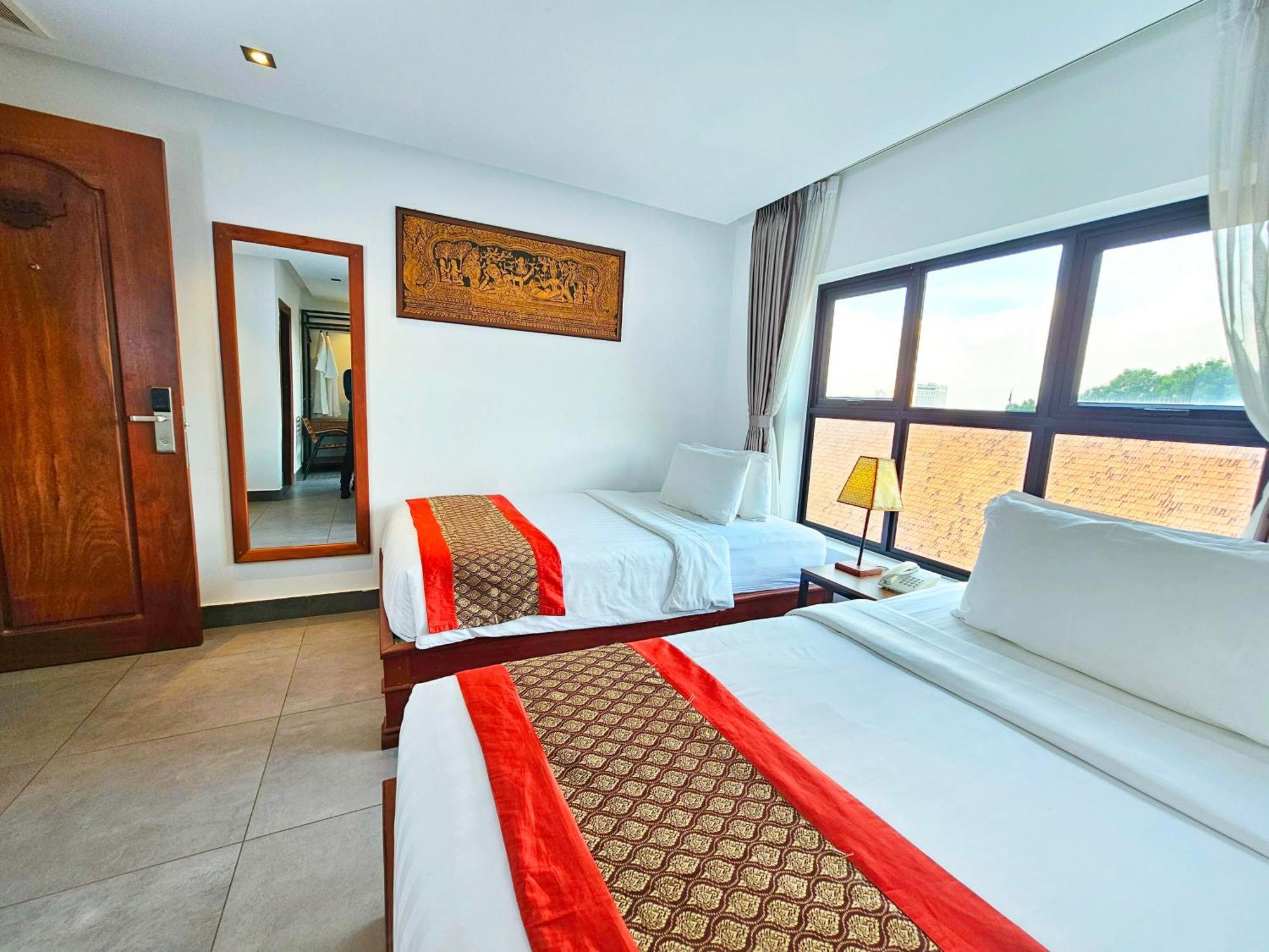 Le Botum Hotel Phnom Penh Exterior photo