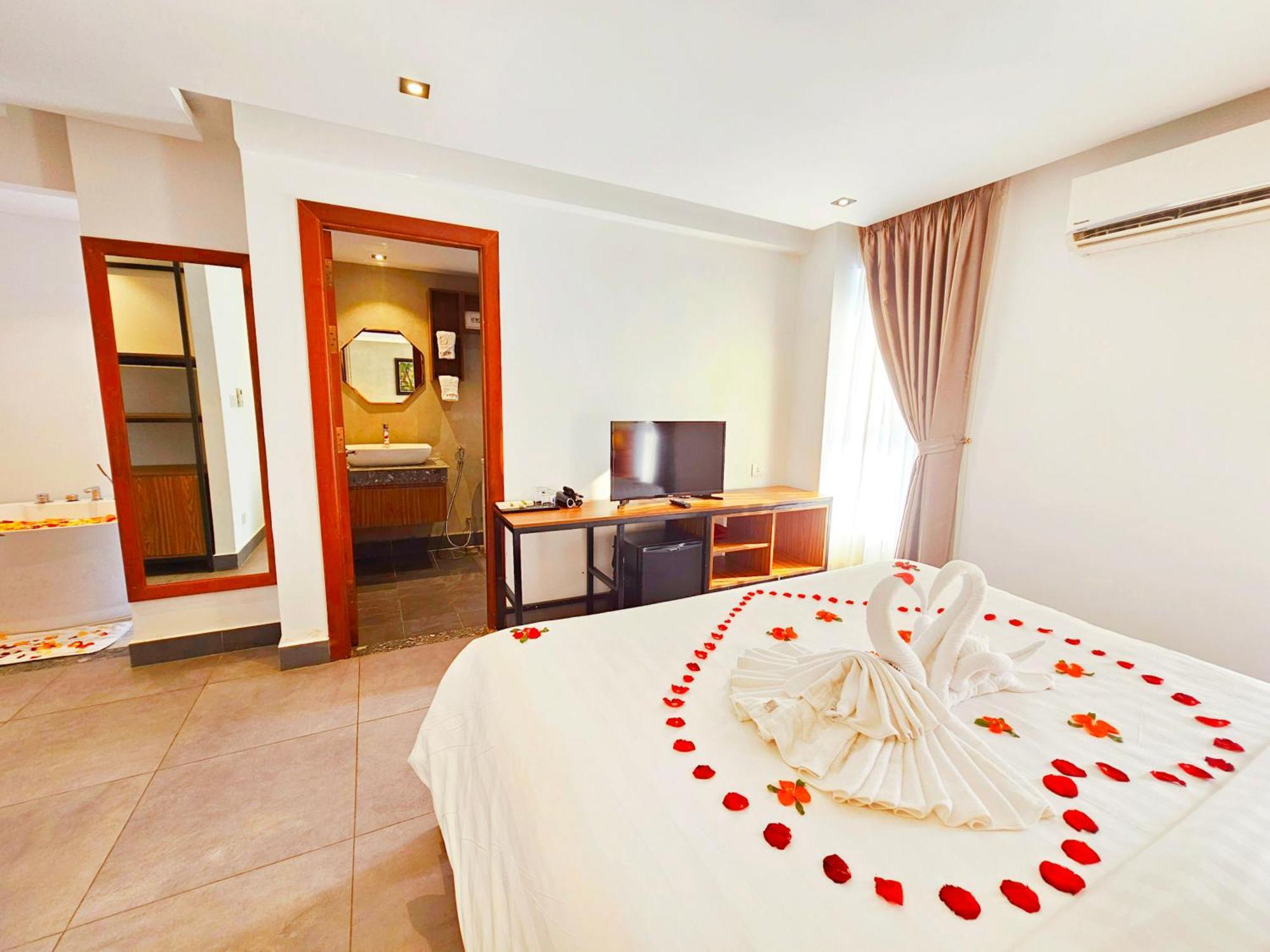 Le Botum Hotel Phnom Penh Exterior photo