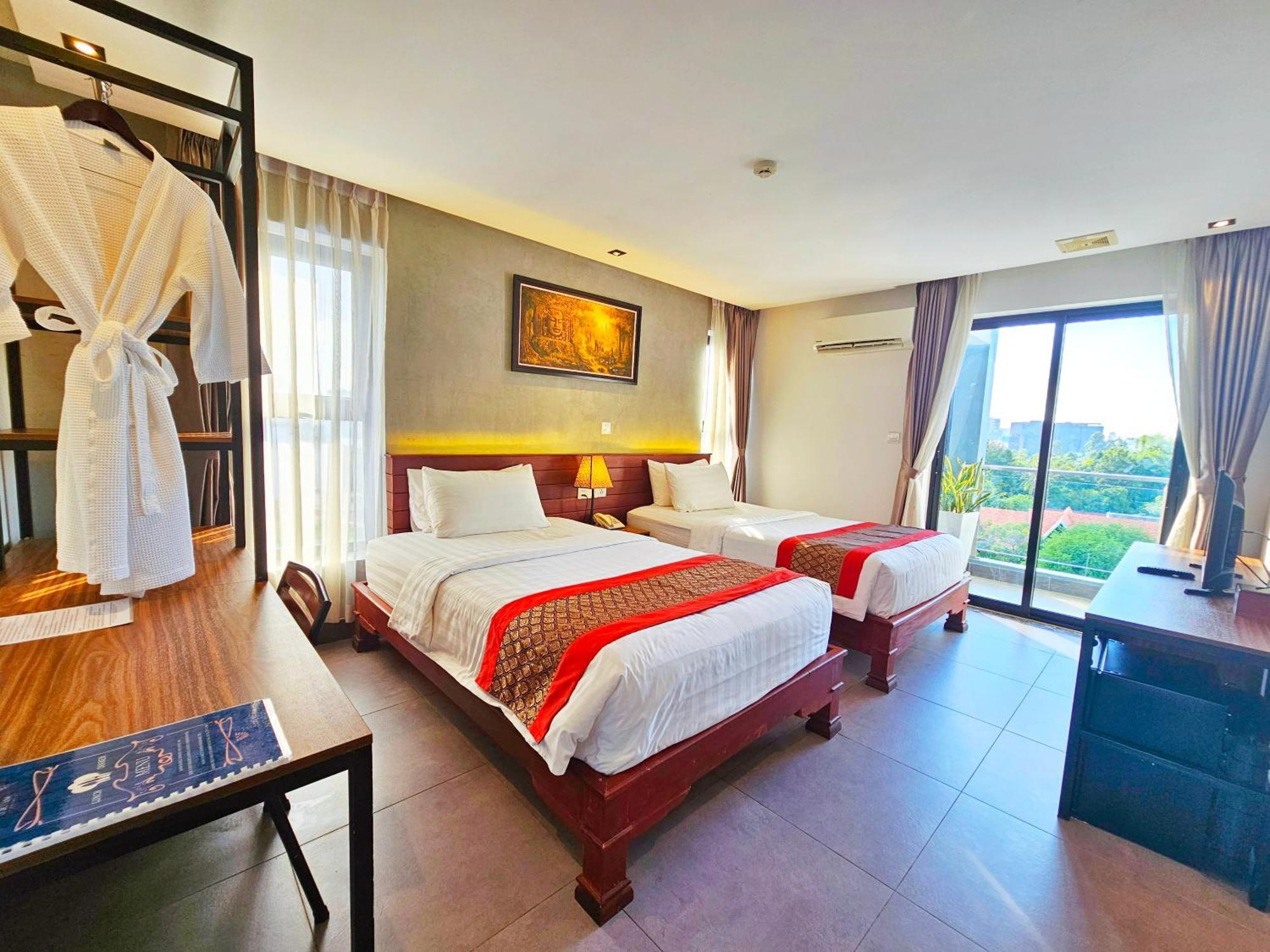 Le Botum Hotel Phnom Penh Exterior photo