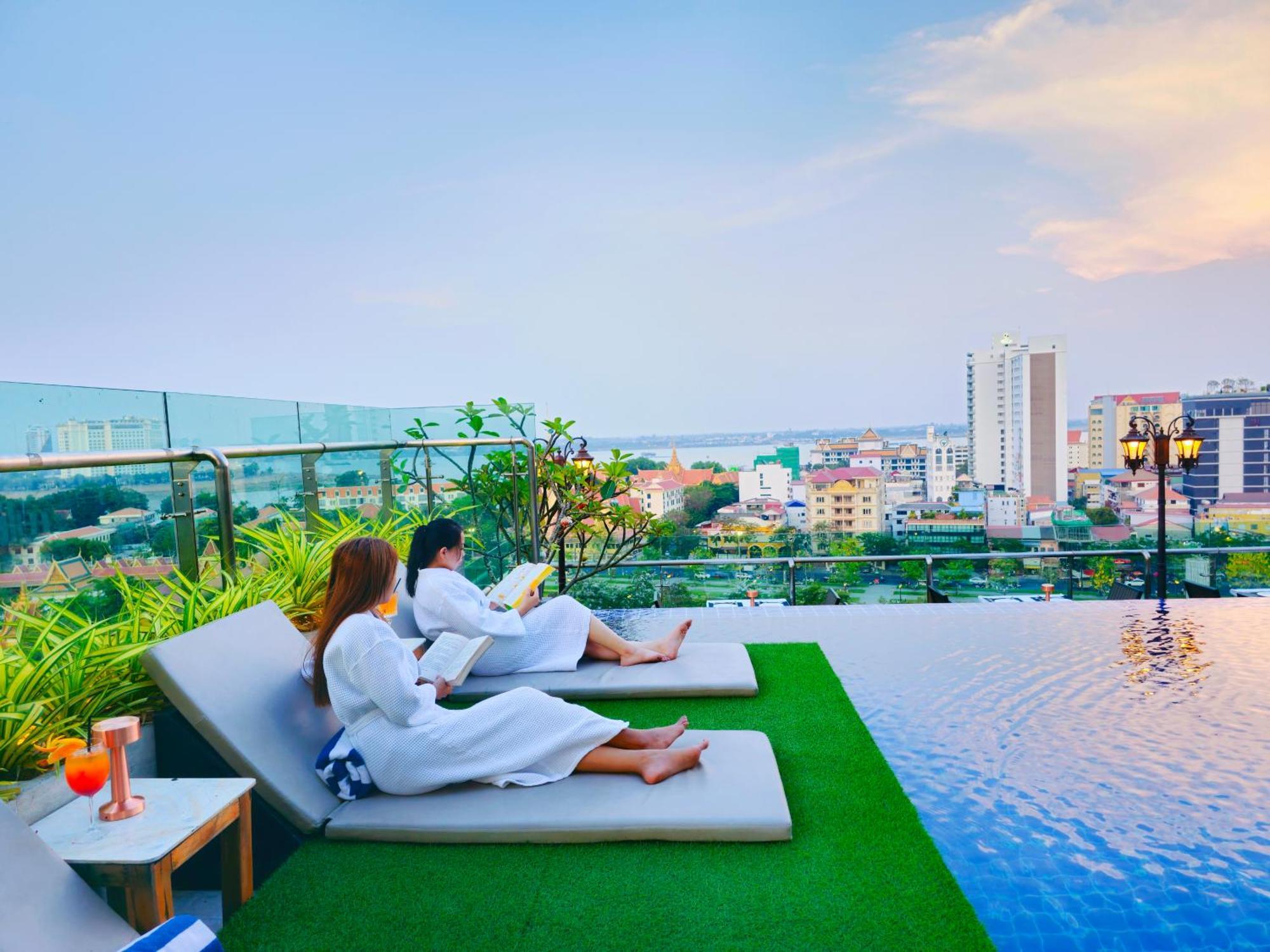 Le Botum Hotel Phnom Penh Exterior photo