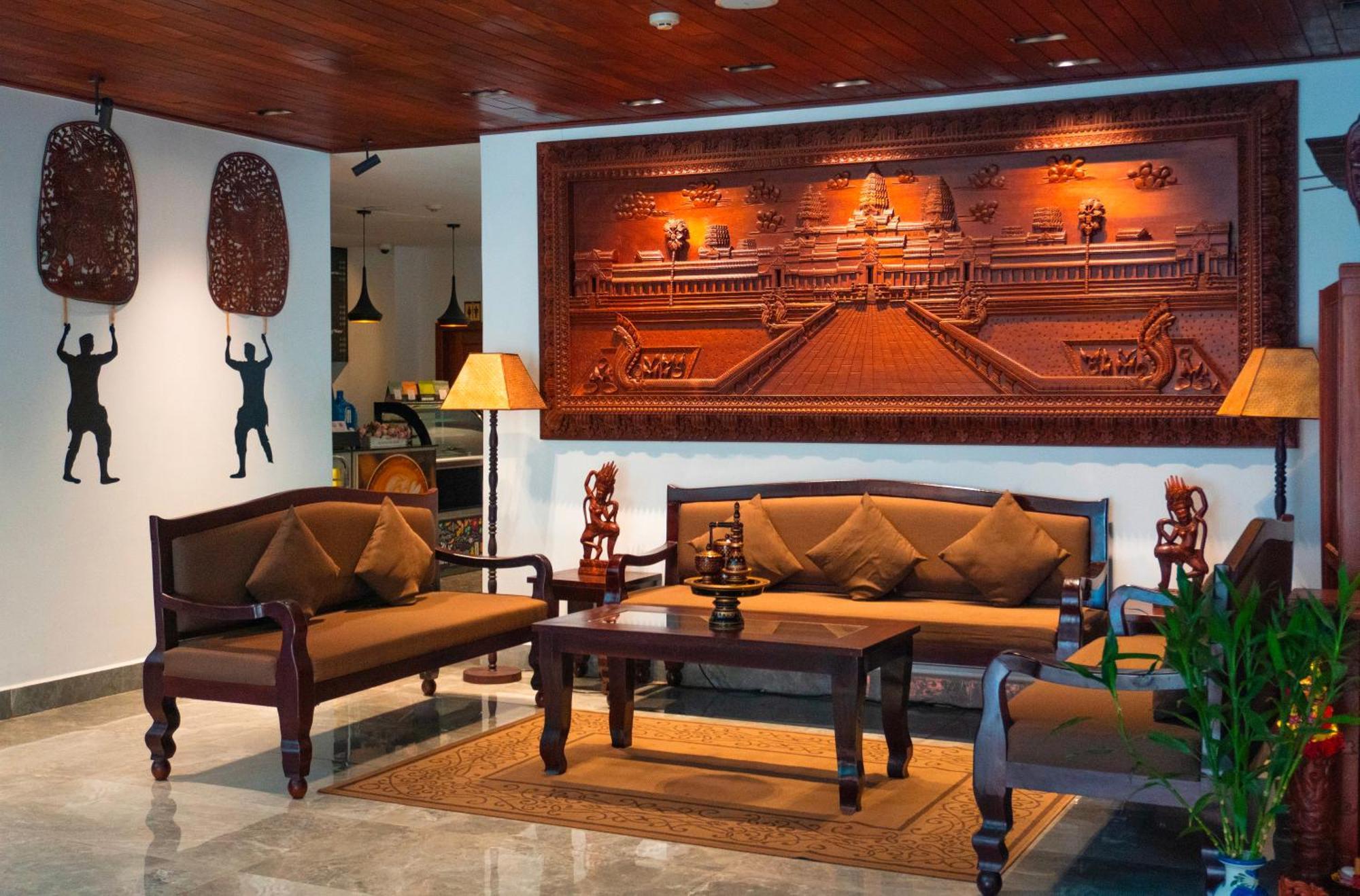 Le Botum Hotel Phnom Penh Exterior photo