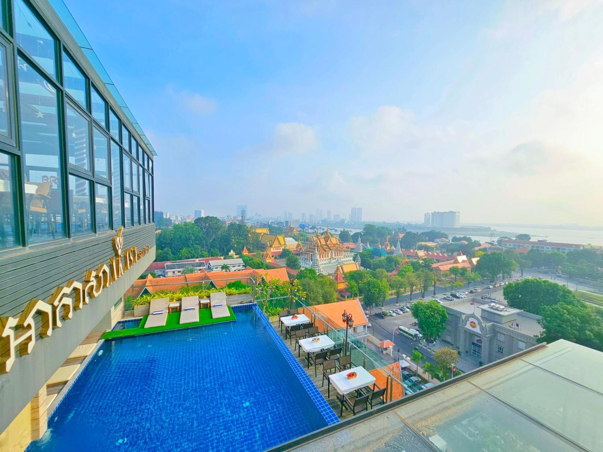 Le Botum Hotel Phnom Penh Exterior photo