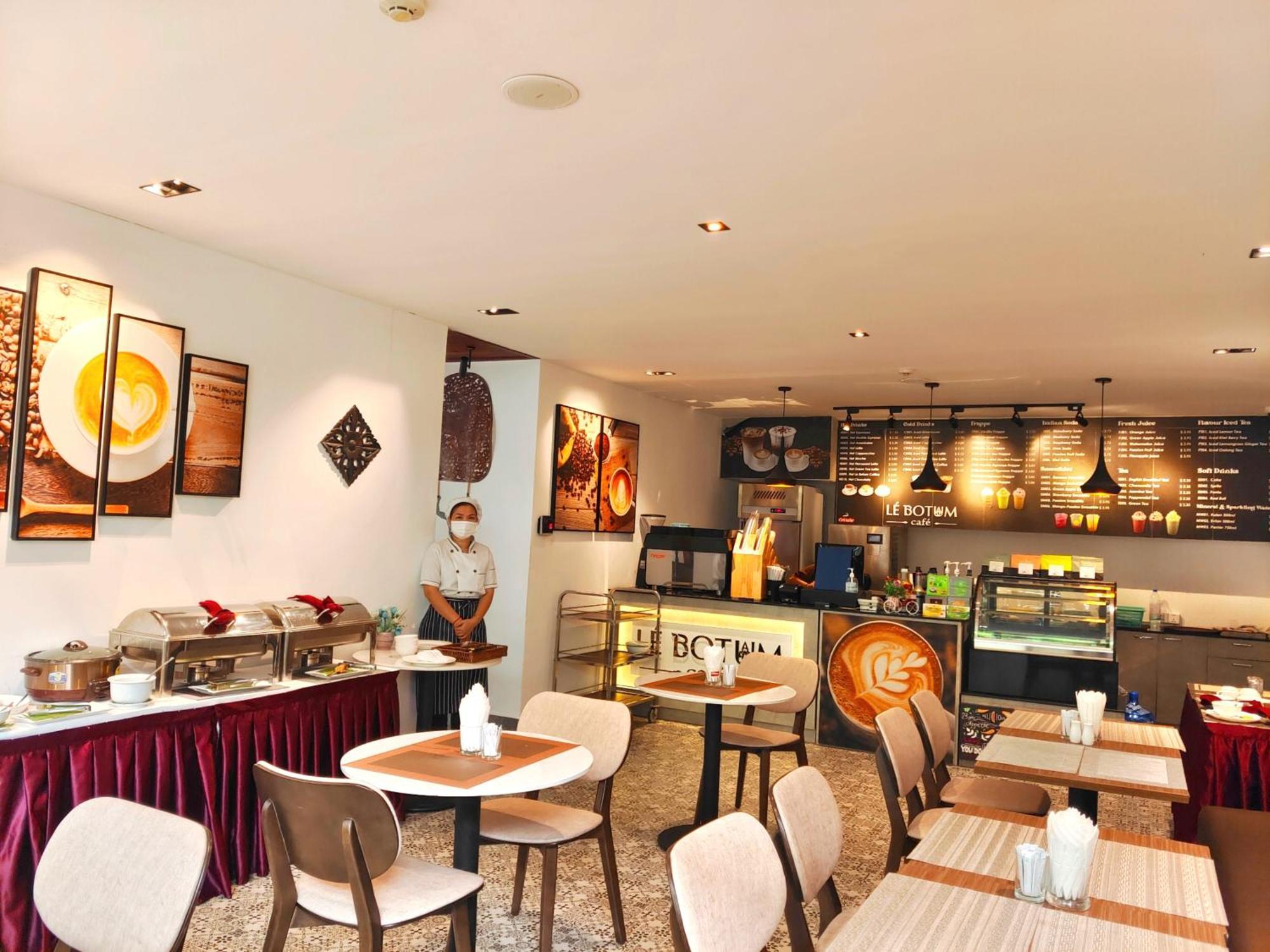 Le Botum Hotel Phnom Penh Exterior photo
